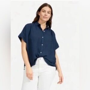 2 Everlane Goweave short sleeve button down shirts ( blue size 0, cream size 2)